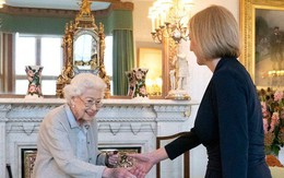 Nữ hoàng Anh Elizabeth II được khuyến cáo giám sát y tế, từng gặp nhiều vấn đề sức khỏe