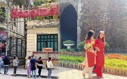 Giới trẻ Hà Nội tưng bừng rủ nhau đi chơi ngày đầu năm, thời tiết hửng nắng cực chiều lòng người