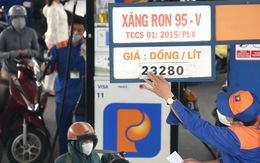 Quản lý xăng dầu: hai bộ 'đá bóng' cho nhau