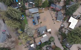 Bão lũ chưa tha Mỹ và Philippines