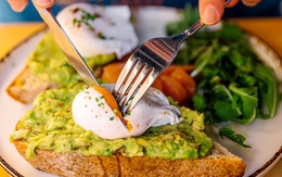 6 “giai thoại” phổ biến nhất về sức khỏe mà hơn 90% mọi người đều lầm tưởng, từ bữa sáng là quan trọng nhất đến nên ngủ 8 tiếng mỗi ngày