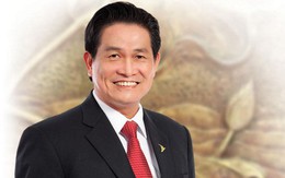 Đại gia Đặng Văn Thành xưng "Vua đường", ăn dưa hấu, lắc bầu cua cùng 15 con cháu vào ngày Tết