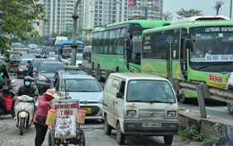 Người dân trở lại Thủ đô sau kỳ nghỉ lễ, giao thông Hà Nội ùn ứ