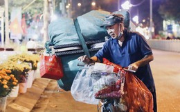 Không có nhà để về, người vô gia cư co ro trong đêm Sài Gòn ngày cận Tết
