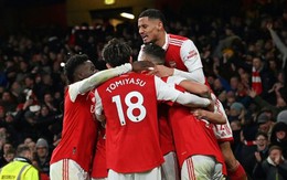 Thắng Man.United, Arsenal nhận “mưa” lời khen