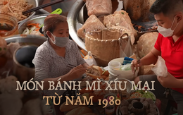 Hàng bánh mì xíu mại có tuổi đời hơn 40 năm khiến chàng du khách Mỹ mê mẩn, mua nhiều đến nỗi chủ quán quen mặt