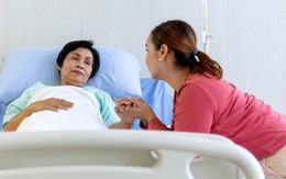 Lúc biết mình không qua khỏi, mẹ chồng bất ngờ tiết lộ bí mật nửa đời người với con dâu
