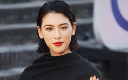 Nữ diễn viên này đang gây bão màn ảnh châu Á, khi tìm hiểu về gia đình cô, nhiều khán giả hãi hùng vì cách nuôi dạy con quái đản