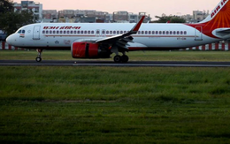 Ấn Độ truy lùng đại gia tiểu lên người khách nữ trên máy bay