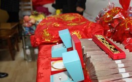 Trả nợ thay mẹ chồng 8 năm chưa xong, nàng dâu suy sụp biết đó là tiền sính lễ