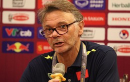 HLV Troussier: "Trận gặp Hàn Quốc giống như một món quà với tuyển Việt Nam"