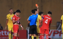 Viettel FC hòa Thanh Hóa trong ''cơn mưa thẻ'' tại Hàng Đẫy