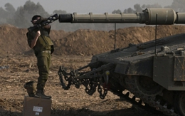 Xe tăng, pháo xếp hàng dài ở biên giới chỉ chờ quân lệnh, vì sao Israel vẫn chưa xuất kích trên bộ vào Gaza?