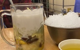 90.000 đồng/cốc chè, đắt gấp ba bát phở, khách vẫn nườm nượp mua