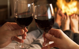 Giải mã mối liên hệ giữa rượu và “chuyện ấy”
