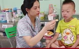 Người mẹ trẻ 6 năm ăn cơm từ thiện dành tiền chữa bệnh cho con