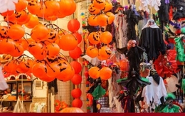Sau rằm Trung thu, 'thủ phủ' Hàng Mã lại rực sắc màu Halloween