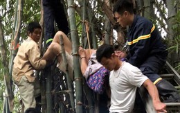 Giải cứu cụ ông 83 tuổi mắc kẹt trong bụi tre