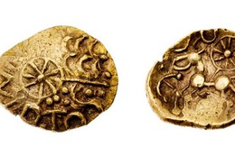 Tìm thấy đồng tiền vàng quý hiếm 2.100 tuổi