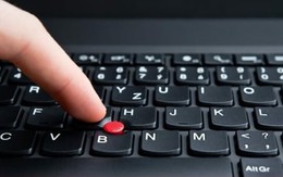 Vì sao một số laptop có 'nút màu đỏ' giữa bàn phím?
