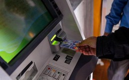 Nhờ nhân viên ngân hàng chuyển tiền bằng ATM, nhưng hụt mất 1/2: Cảnh sát ập đến vạch trần thủ đoạn lừa đảo tinh vi mới