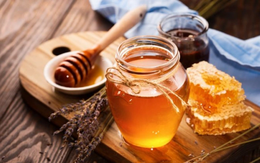 Mật ong trộn cùng một loại hạt là “thuốc bổ thượng hạng”: Ăn mỗi sáng giúp xương khớp chắc khỏe, bổ tim mạch