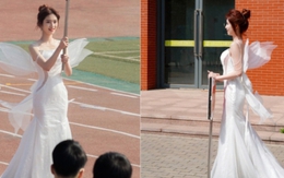 Nữ sinh gây sốt khi diện váy trắng xuất hiện tại khai mạc hội thao trường: "Tưởng đâu là thiên thần thật chứ!"