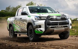 Toyota chơi lớn: Mang Hilux hybrid đi đua để kiểm chứng chất lượng trước khi bán ra thị trường