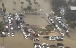 CLIP: Hơn 500 ôtô tại Huế ngập trong nước lũ, nhiều chủ garage từ chối nhận khách