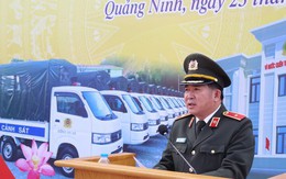 Thiếu tướng Đinh Văn Nơi trao 55 xe ô tô chuyên dụng cho Công an xã