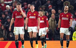 Choáng váng với thảm bại của Man United, cổ động viên phẫn uất