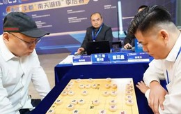 Kỳ thủ Lại Lý Huynh cùng đồng đội vô địch giải cờ tướng tại Trung Quốc