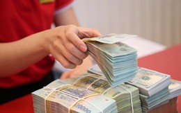 Ngân hàng giảm lãi suất tiết kiệm thấp chưa từng có