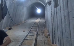 Bên trong 'đường hầm lớn nhất của Hamas' Israel vừa phát hiện