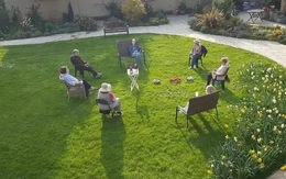 Không muốn vào viện dưỡng lão, 26 cụ bà xây nhà sống cùng nhau để khỏi phải dựa vào con cái