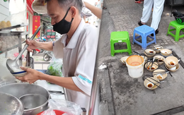 Xe hủ tiếu độc lạ Sài Gòn, bán 30 năm không bao giờ rửa tô tại chỗ, khách "chịu khổ" để được ăn ngon