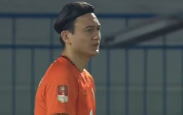 Văn Lâm tập tễnh rời sân, dính chấn thương khó đoán ở vòng đấu "điên rồ" của V.League