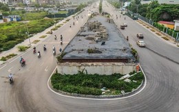 Cầu vượt bị 'bỏ quên' trên đại lộ nghìn tỷ ở Hà Nội