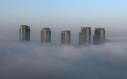 Hình ảnh lạ mắt như 'thành phố mù sương' Sapa sáng nay ở Hà Nội và nhiều vùng lân cận