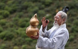 Chuyện về họ bí ẩn nhất Trung Quốc: Làm nghề cao quý được xem là sứ giả của thần linh, đến Hoàng đế cũng phải kính nể nhờ vả