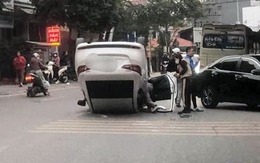 Đằng sau những bức ảnh TNGT: Mazda3 lật ngửa giữa đường vì "vô cớ" đâm vào Hyundai Grand i10