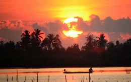 Địa phương nào trên đất liền Việt Nam ngắm được mặt trời mọc từ mặt biển Đông và lặn xuống mặt biển Tây?