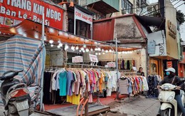 Hà Nội: Tiểu thương phố thời trang tranh thủ 'xả hàng' trước khi bị giải phóng mặt bằng