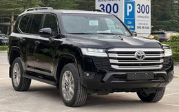 Toyota Land Cruiser 2023 chính hãng về Việt Nam: Giá gần 4,2 tỷ đồng, thêm option như xe nhập Trung Đông