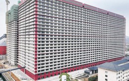 Choáng với 'chung cư lợn' khổng lồ ở làng quê Trung Quốc: Có trung tâm giám sát như NASA, vận hành chính xác ngang dây chuyền sản xuất iPhone của Foxconn