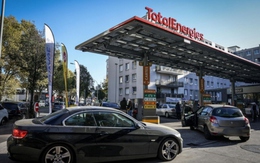 Nguy cơ các trạm xăng tại Pháp lại phải đóng cửa do thiếu nhiên liệu vì biểu tình