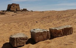 Phát hiện ngôi đền cổ 2.700 năm tuổi với những dòng chữ tượng hình ở Sudan
