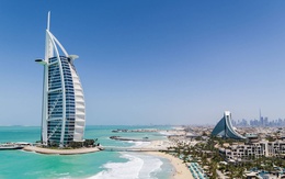 Công trình dát vàng nổi giữa biển ở UAE: Nạm trần bằng pha lê, giá 1 đêm cỡ nửa tỷ đồng