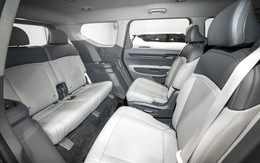 Thử ghế xoay 180 độ trên Kia EV9 để giải đáp: Chật không? Tiện không? Ngồi được những kiểu nào?
