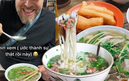 Đi nửa vòng trái đất đến Việt Nam để thực hiện ước mơ ăn phở, nhưng món ăn kèm này mới là điều khiến du khách nước ngoài bất ngờ
